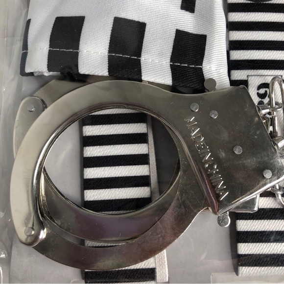 Fun World Prisoner Costume One Size Hat Handcuffs Suspenders Halloween B&W NWT - Picture 5 of 7